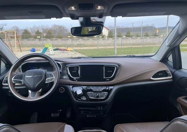 Chrysler Pacifica cena 134900 przebieg: 121000, rok produkcji 2018 z Łomża małe 466